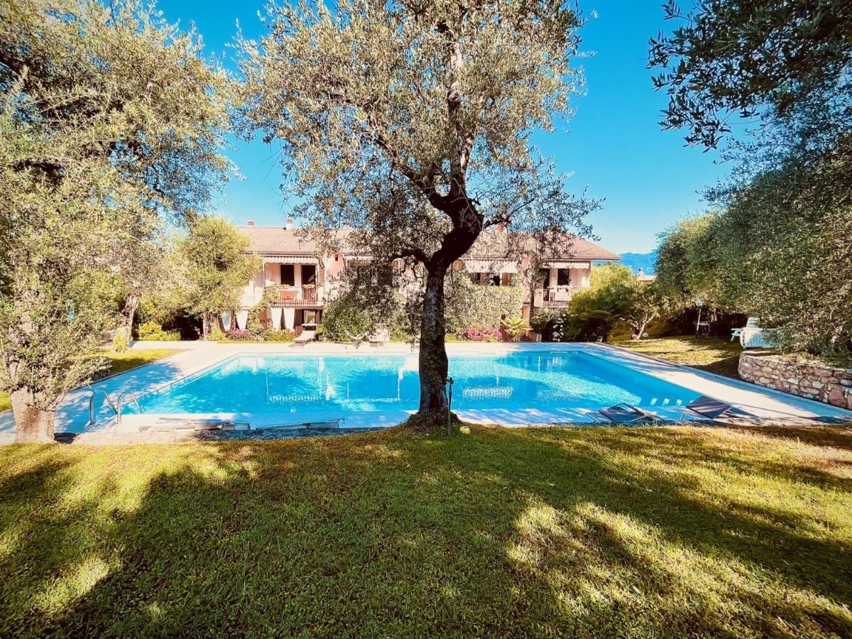 Residenza Riviera Degli Olivi Apartment Torri Del Benaco Luaran gambar