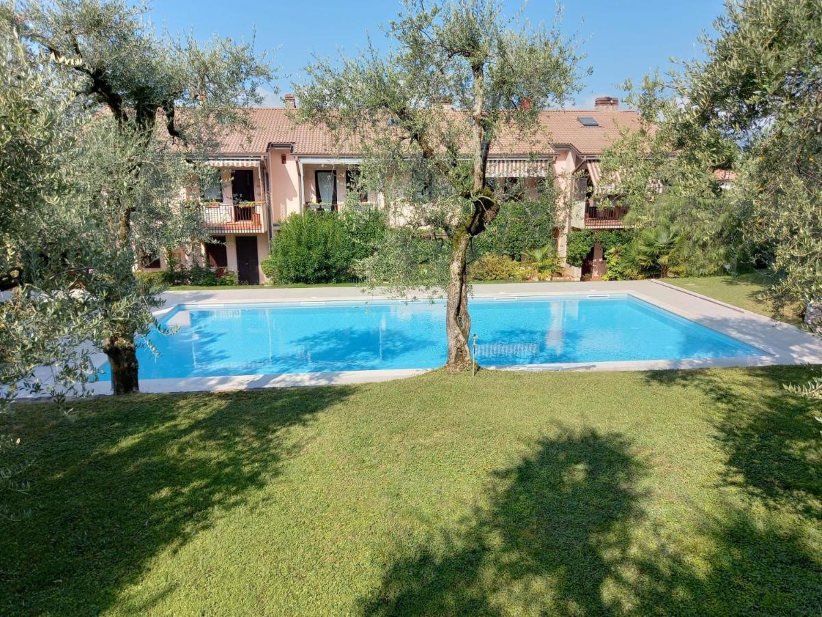 Residenza Riviera Degli Olivi Apartment Torri Del Benaco Luaran gambar