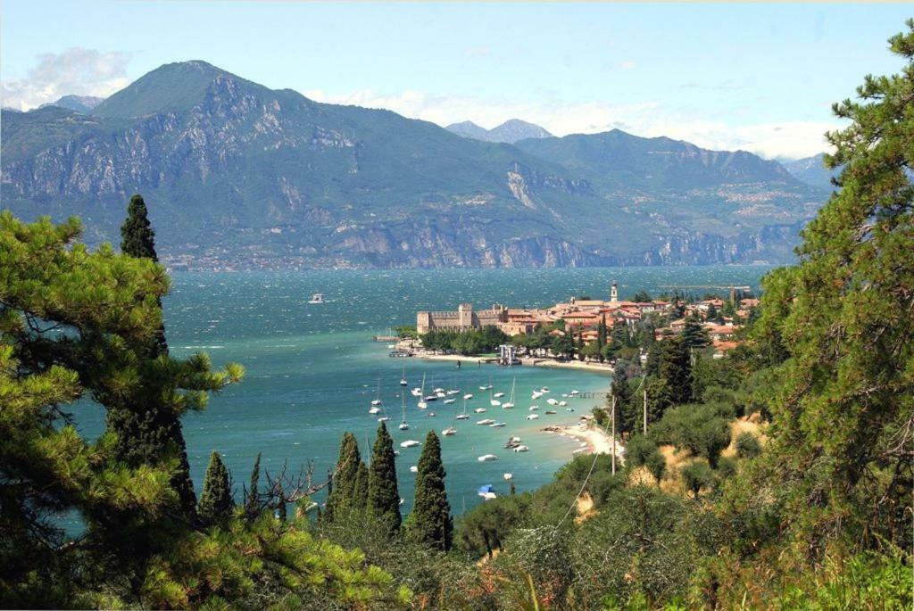 Residenza Riviera Degli Olivi Apartment Torri Del Benaco Luaran gambar