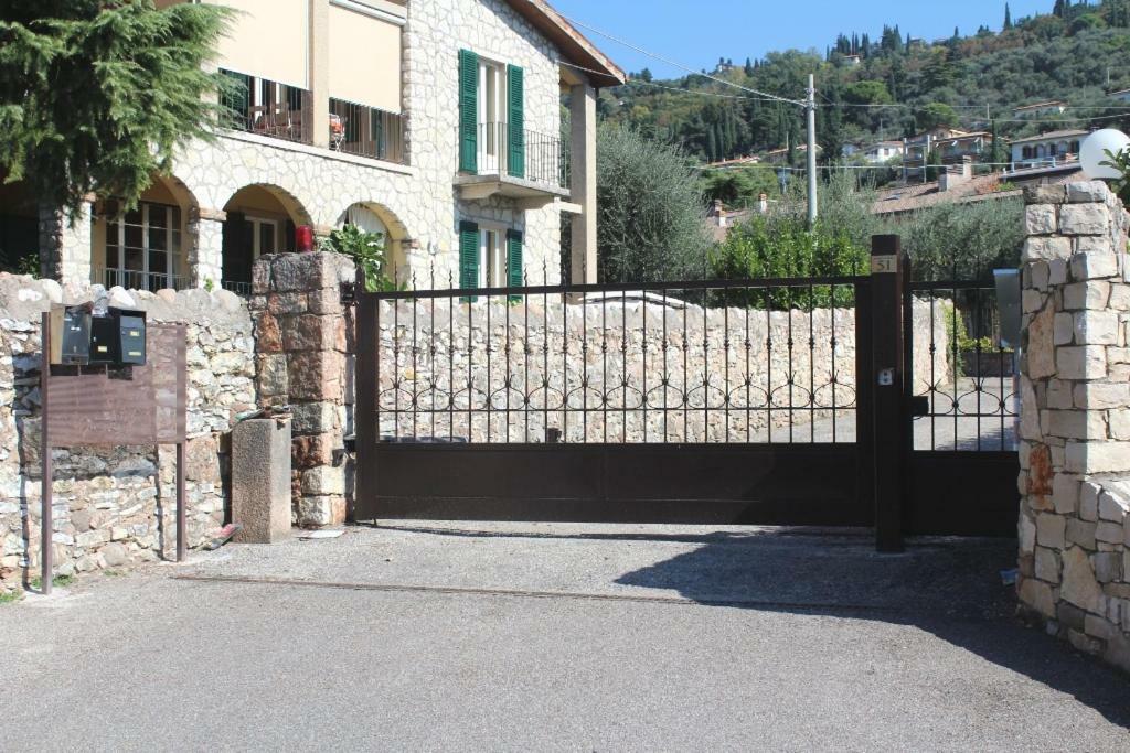 Residenza Riviera Degli Olivi Apartment Torri Del Benaco Luaran gambar